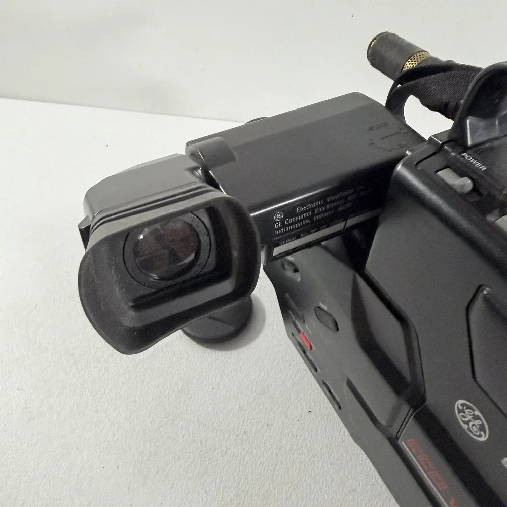 Vintage GE 9-9806 VHS‎ Movie Video System Camcorder POWERS ON AS IS READ DESC.